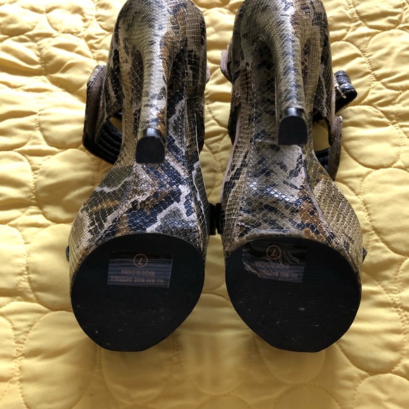 Heels - Picture 4 of 4